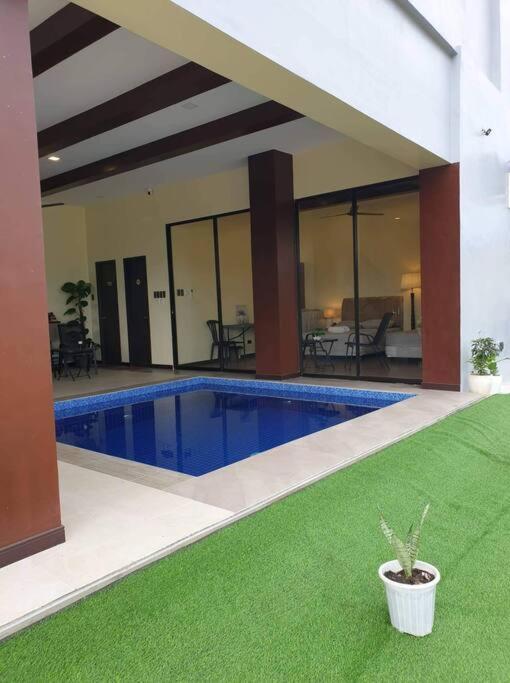 מנדאוה סיטי Mountain Facing Villa With Private Pool מראה חיצוני תמונה